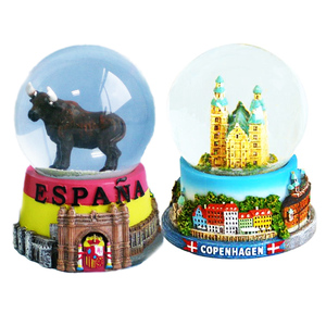 Globo de Nieve de Resina al por Mayor, Souvenir Turístico de <span class=keywords><strong>Barcelona</strong></span>, Mosaico de Gaudí, Bola de Nieve de Cristal, España, Sagrada Familia, Domo de Nieve - Product Image 2