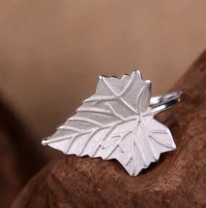 Tùy chỉnh tốt nhất bán phong cách 925 sterling Silver Toronto Maple Leaf vòng có thể điều chỉnh mở Nhẫn đối với phụ nữ đồ trang sức