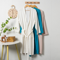 Vente en gros Peignoir 5 étoiles personnalisé avec logo Peignoir de luxe pour hôtel spa Kimono blanc Robe gaufrée d'été pour femmes couleur crème glacée piscine rose