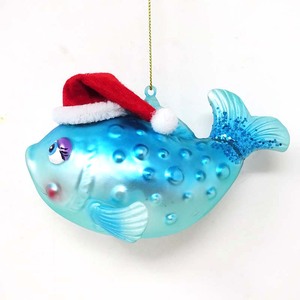 Produits innovants en gros d'usine pour importer 2024 ornements de <span class=keywords><strong>poisson</strong></span> bleu portant des chapeaux de Noël - Product Image 1