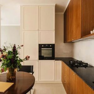 Style tropical chaleureux, petit espace ouvert, armoires intégrées personnalisées pour toute la maison, armoires murales, armoires de cuisine supérieures et inférieures - Product Image 6