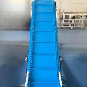 Convoyeur <span class=keywords><strong>à</strong></span> bande en PVC texturé de qualité alimentaire pour l'élévation contrôlée des produits en gradient pour le remplissage de boissons <span class=keywords><strong>à</strong></span> grande vitesse et l'emballage en cartons - Product Image 6