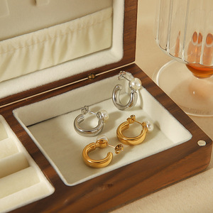 ต่างหูรูปตัว C ประดับมุก สแตนเลส สวมใส่ได้ทุกวัน สีทอง สีเงิน - Product Image 2