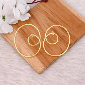 Nouveauté Boucles d'oreilles tendance pour filles en laiton plaqué or Bijoux simples Boucles d'oreilles à clous Boucles d'oreilles de mariage Cadeau pour un anniversaire - Product Image 4