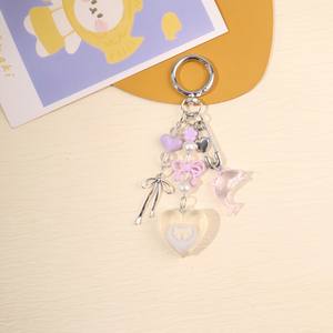 Porte-clés en alliage simple et élégant en forme de nœud, en résine tridimensionnelle en forme de cœur, pour téléphone portable ou sac - Product Image 4