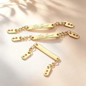 Etiquetas Metálicas Personalizadas con Logotipo en Relieve 3D, Aleación de Zinc, Accesorios para Ropa y Equipaje, MOQ de 100 Piezas - Product Image 3