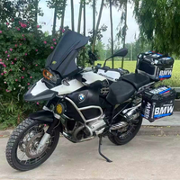 Moto de tourisme BMW1 R 1200GS Adventure, excellent état. Moteur Boxer Twin de 1200 cm³ refroidi par liquide, freins ABS, bagages complets