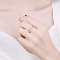 S925 Sterling Silver Seven Princess Row Ring avec 2mm * 2mm VVS Moissanite Bague de mariage de luxe légère à la mode