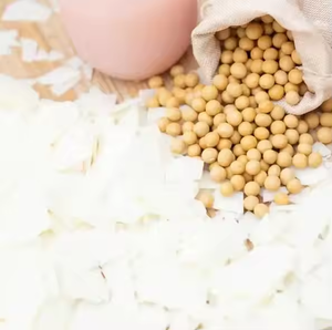 Copos y gránulos de cera de soja a granel completamente refinados, formas sólidas de parafina para la fabricación de velas de cera de soja - Product Image 2