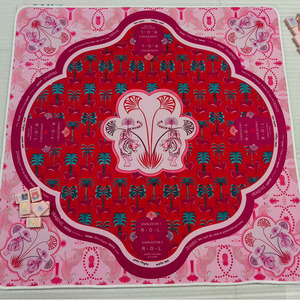 Tapis de Mahjong 80x80cm (31.5x31.5 pouces) style foulard en soie, motif Léopard Rose Tigre Palmier, antidérapant, effet Mirage - Product Image 2