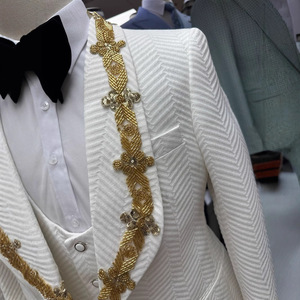 Elegante traje blanco <span class=keywords><strong>para</strong></span> hombre con bordado dorado, esmoquin de tres piezas <span class=keywords><strong>para</strong></span> boda - Product Image 4