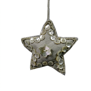 Estrella Decorativa de Tela India Atiqco con Cuentas y Botones, Ecológica, para Colgar en Navidad, Decoración para Salones de Fiesta - Product Image 1