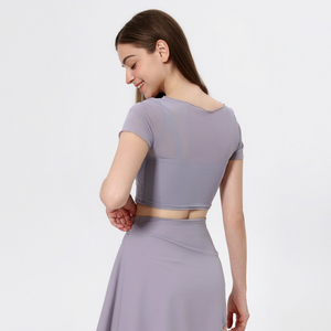 Haut court de yoga 2-en-1 pour femme avec volants en maille transparente, manches courtes, cache-cœur intégré, soutien-gorge intégré, t-shirt de sport pour la gym, le Pilates, athlétique, OEM ODM - Product Image 3