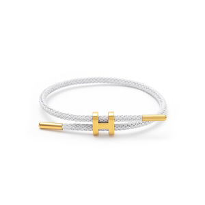 Bracciale Regolabile da Donna con Charm, Placcato Oro 18k, Design con Chiusura a Fibbia, Corda in Acciaio al Titanio, Gioiello Regalo per Donne - Product Image 2