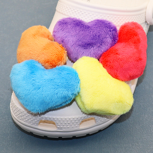 Vente en gros cœur stéréoscopique 3D décorations de chaussures accessoire de chaussure en peluche breloques de chaussure - Product Image 1