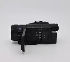 Videocámara Sony FDR AX700 4K HDR Usada en Oferta, Lista para Enviar, Videocámara Portátil para Vlog, Entrevistas, Bodas, Viajes y Transmisiones en Vivo - Product Image 6