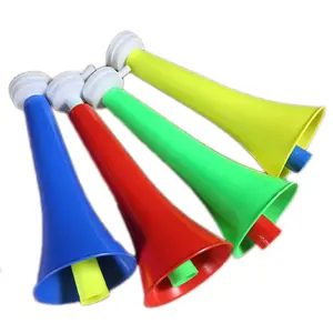 Penggemar sepak bola bersorak, permainan, megafon olahraga tanduk Vuvuzela plastik
