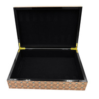 Boîte cadeau de luxe en bois chocolat date finition laque piano
