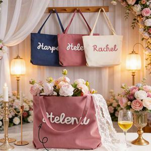 Sac fourre-tout en velours côtelé personnalisé pour femme, idéal pour le quotidien |   Sac à main personnalisé tricoté à la main avec fermeture éclair, idéal pour le travail, les voyages, les week-ends ou comme cadeau de mariage - Product Image 4