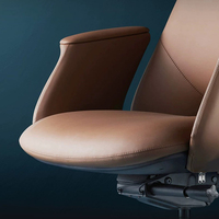 Chaise de bureau exécutive moderne en cuir avec base pivotante réglable en hauteur, idéale pour le bureau à domicile, structure métallique, revêtement en cuir