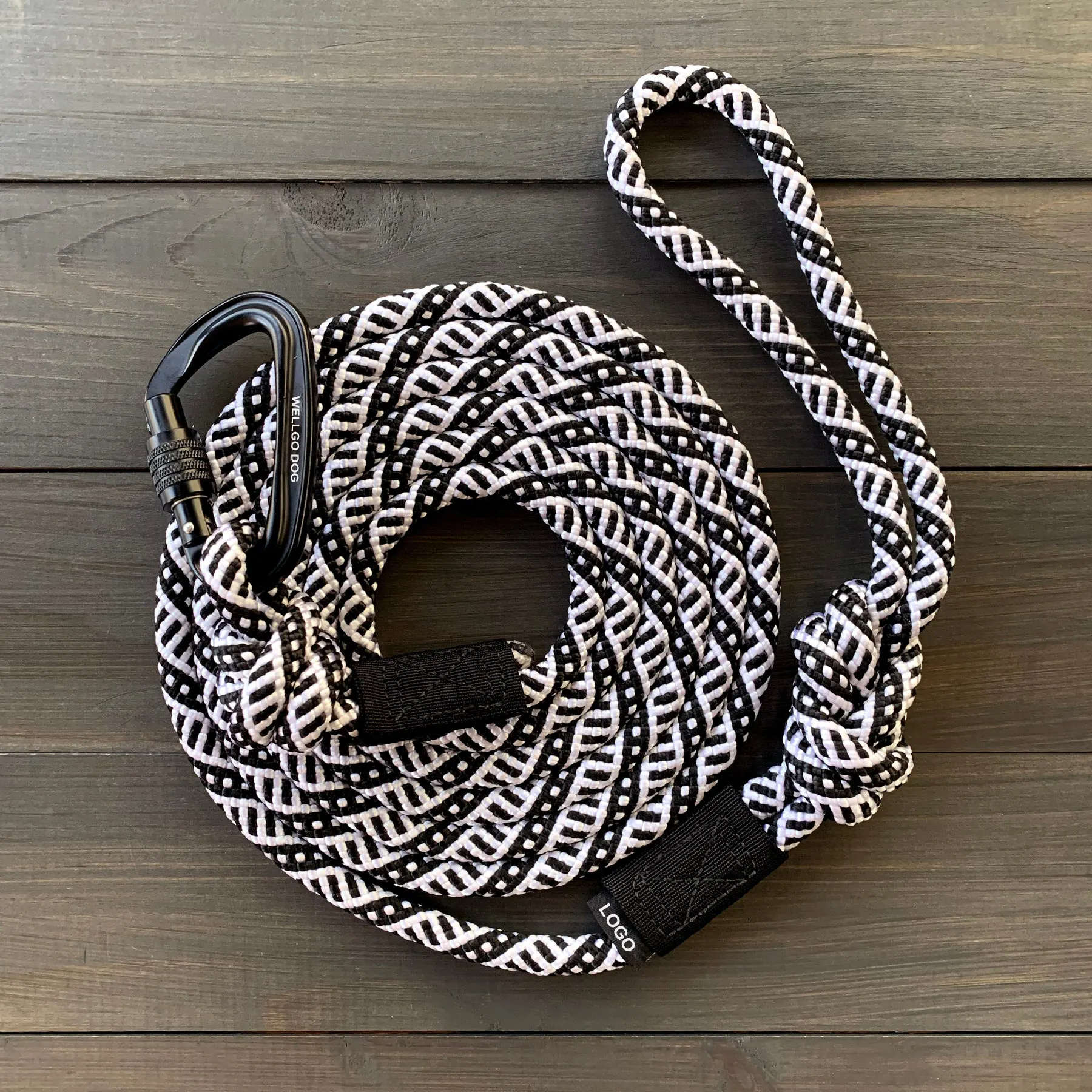 Grosir tali tali anjing reflektif anyaman nilon warna hitam dan putih dengan Carabiner aluminium pesawat
