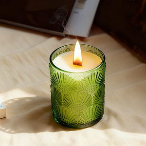 Bougie parfumée en verre en cire de soja gaufrée en forme d'éventail rétro, logo personnalisé en relief, transparente, bougies parfumées aux huiles essentielles. - Product Image 1