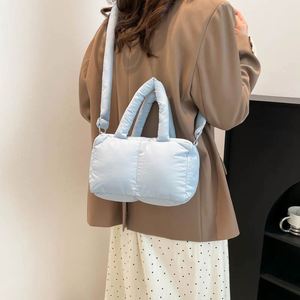 Bolsos de Mano Acolchados Minimalistas de Color Sólido para Mujer, Bolsos Tote Acolchados con Logotipo Personalizado - Product Image 5