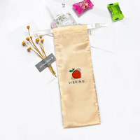 Sac en satin doré à cordon personnalisé avec logo imprimé pour l'emballage et le rangement des couverts longs réutilisables en soie