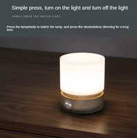 Lampe de table LED moderne en bois avec base rotative, idéale pour la décoration de la maison et créer une ambiance lumineuse de nuit