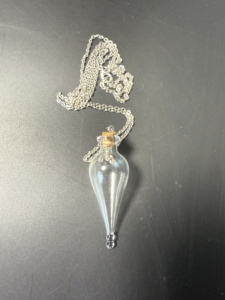 Haute qualité 20*60mm collier en verre Transparent bouteille de <span class=keywords><strong>parfum</strong></span> pendentif Simple titane acier pour cadeaux à des amis - Product Image 6