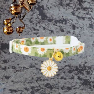 Collar para Gato con Diseño Moderno de Flores Pequeñas, Primavera-Verano 2025, 16 Colores, Cinta de Poliéster con Hebilla de Seguridad, Diseño con Campana Pequeña - Product Image 2