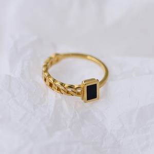 Anneaux pour femmes de haute qualité, en acier inoxydable plaqué or 18 carats PVD, bijoux de luxe en gros, sur mesure - Product Image 2