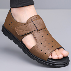 Sandales plates en cuir véritable pour hommes, à bout ouvert, avec fermeture à boucle, chaussures de plage décontractées respirantes pour l'été - Product Image 1