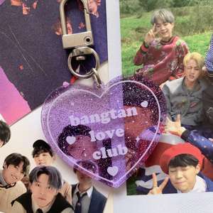 El nuevo llavero de regalos de recuerdo caliente al por mayor personalizado lindo Club personalizado brillo acrílico transparente llaveros Corazón Púrpura llavero - Product Image 2