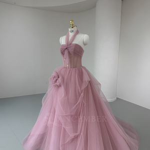 Robe de mariée de luxe en mousseline rose unie Nt126 avec appliques brodées, décolleté plongeant en V, silhouette sirène et traîne Watteau - Product Image 2