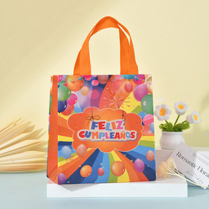 Sac en papier de luxe à motif gâteau de dessin animé avec poignée gilet, personnalisable, pour emballage de vêtements <span class=keywords><strong>et</strong></span> utilisation en centre commercial - Product Image 2