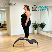 Correcteur de posture en bois réglable Onemax pour Pilates avec rembourrage en mousse haute élasticité pour utilisation en studio de Pilates