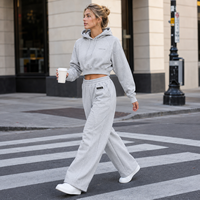 Conjunto de Dos Piezas ODM para Mujer, Sudadera Corta con Mangas Raglán Grises, Pantalones Deportivos Holgados con Cordón y Pierna Ancha, Estilo Urbano