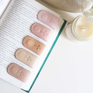 บุ๊คมาร์คหนังแม่เหล็กส่วนบุคคล มินิมอล น่ารัก หนัง บุ๊คมาร์ค <span class=keywords><strong>อ่าน</strong></span> ของขวัญสําหรับเขาและของขวัญการ<span class=keywords><strong>อ่าน</strong></span>หนังสือที่คลุมเครือ - Product Image 2