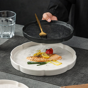Vajilla de cerámica blanca y negra <span class=keywords><strong>simple</strong></span> creativa de alto aspecto, plato de carne esmerilada para <span class=keywords><strong>restaurante</strong></span> y Hotel, plato de comida occidental con patrón - Product Image 4