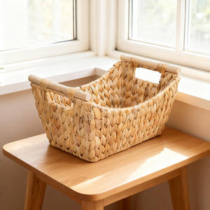 Panier de rangement rectangulaire en jacinthe d'eau fait main avec poignées en bois pour la cuisine, les fruits, les légumes, la maison, la chambre et l'organisation - Product Image 2