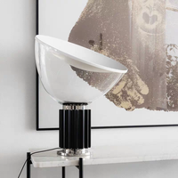 Lampe de table décorative postmoderne, abat-jour en verre et base en métal, support E27, finition chromée, éclairage décoratif pour salon, chambre à coucher