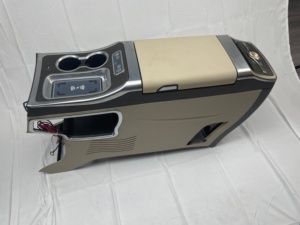 Boîte d'accoudoir de luxe Vito <span class=keywords><strong>Viano</strong></span> avec réfrigérateur, porte-gobelet et charge sans fil pour <span class=keywords><strong>Mercedes</strong></span> Benz <span class=keywords><strong>Classe</strong></span> V Vito <span class=keywords><strong>Viano</strong></span> - Product Image 4