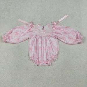 SR3973 ชุดรอมเปอร์เด็กทารกสีชมพูพิมพ์ลายดอกไม้ MAMA'S GIRL แขนสั้นน่ารักสำหรับเด็กผู้หญิง ขายส่ง - Product Image 6