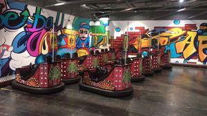 Auto Eléctrico Infantil para Parques de Atracciones Interiores, Coche de Fibra de Vidrio para Uso en Patios Escolares y Centros Comerciales - Product Image 2
