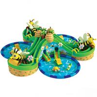 Parc aquatique gonflable commercial à thème abeilles en PVC avec toboggan multi-carrés et garantie de 3 ans pour les centres de villégiature estivaux