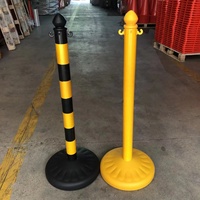 Ensemble de poteaux de signalisation en plastique, ligne de signalisation routière, barrières de contrôle des foules, barrière de voie d'accès avec crochets en S et chaîne pour l'extérieur