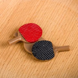 Nouvelle conception <span class=keywords><strong>de</strong></span> <span class=keywords><strong>raquette</strong></span> <span class=keywords><strong>de</strong></span> <span class=keywords><strong>tennis</strong></span> <span class=keywords><strong>de</strong></span> <span class=keywords><strong>table</strong></span> rouge noir sur le thème du sport Cabochon en résine à dos plat pour des souvenirs - Product Image 2