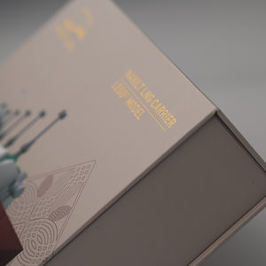 Caja <span class=keywords><strong>de</strong></span> papel <span class=keywords><strong>de</strong></span> cartón rígido con inserto forrado <span class=keywords><strong>de</strong></span> satén personalizado, tipo <span class=keywords><strong>de</strong></span> logotipo <span class=keywords><strong>de</strong></span> marca impresa, caja magnética, embalaje para regalo - Product Image 2