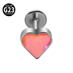 จิวเจาะริมฝีปากไทเทเนียม G23 แบบมีฟิล์มสะท้อนแสงรูปหัวใจและดาว พร้อมฐานแบนแบบเกลียวใน สำหรับเจาะกระดูกอ่อนหูและร่างกาย - Product Image 4